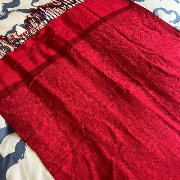 Burgundy Pashmina scarf - Picture 4 of 4